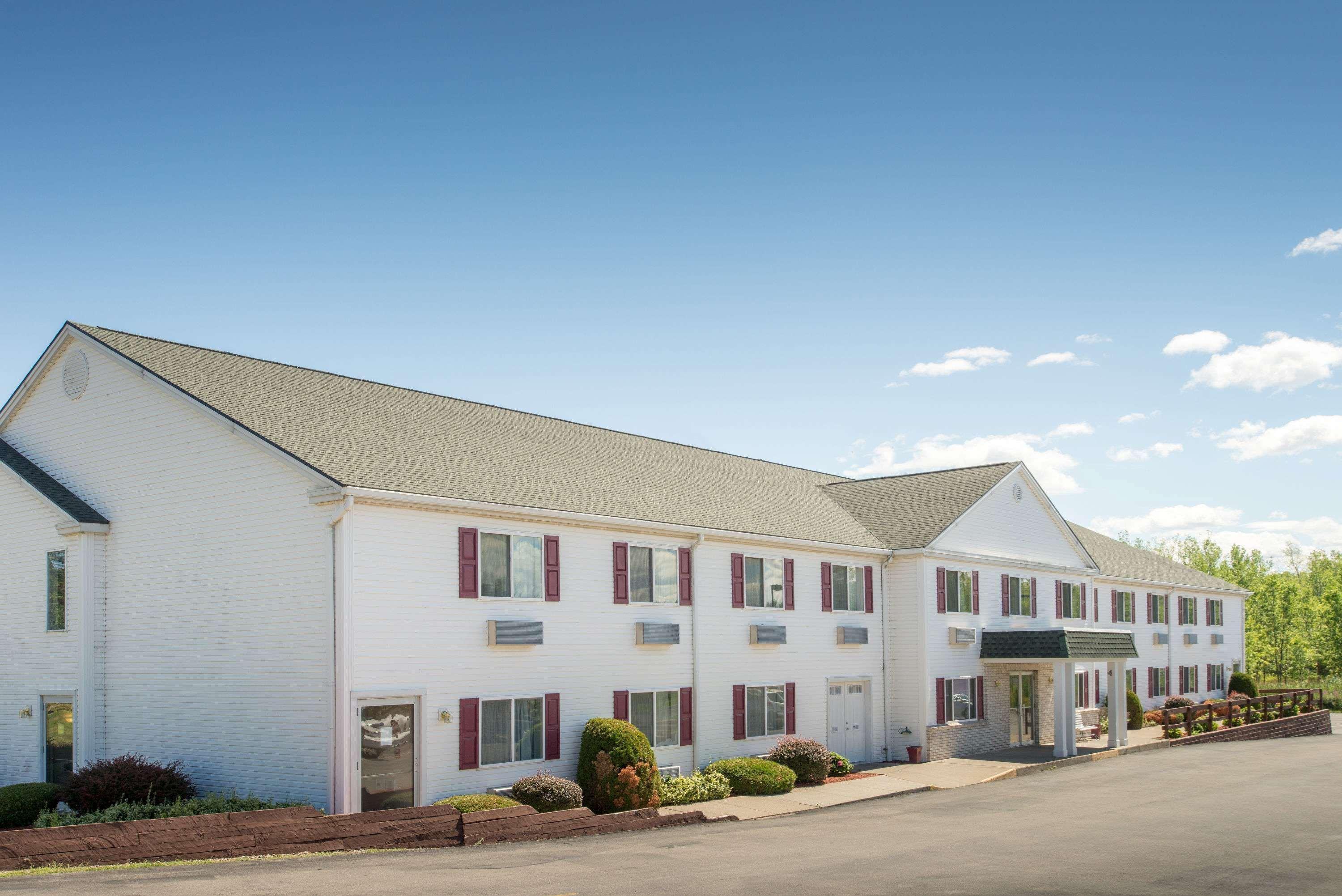 Super 8 By Wyndham Webster/Rochester Exterior photo
